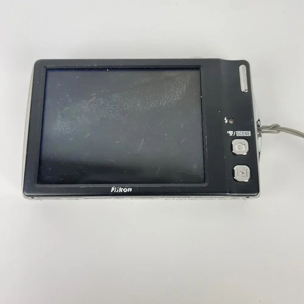 Nikon COOLPIX S4000 12.0MP Digital Camera Silver - FOR PARTS LENS ERROR